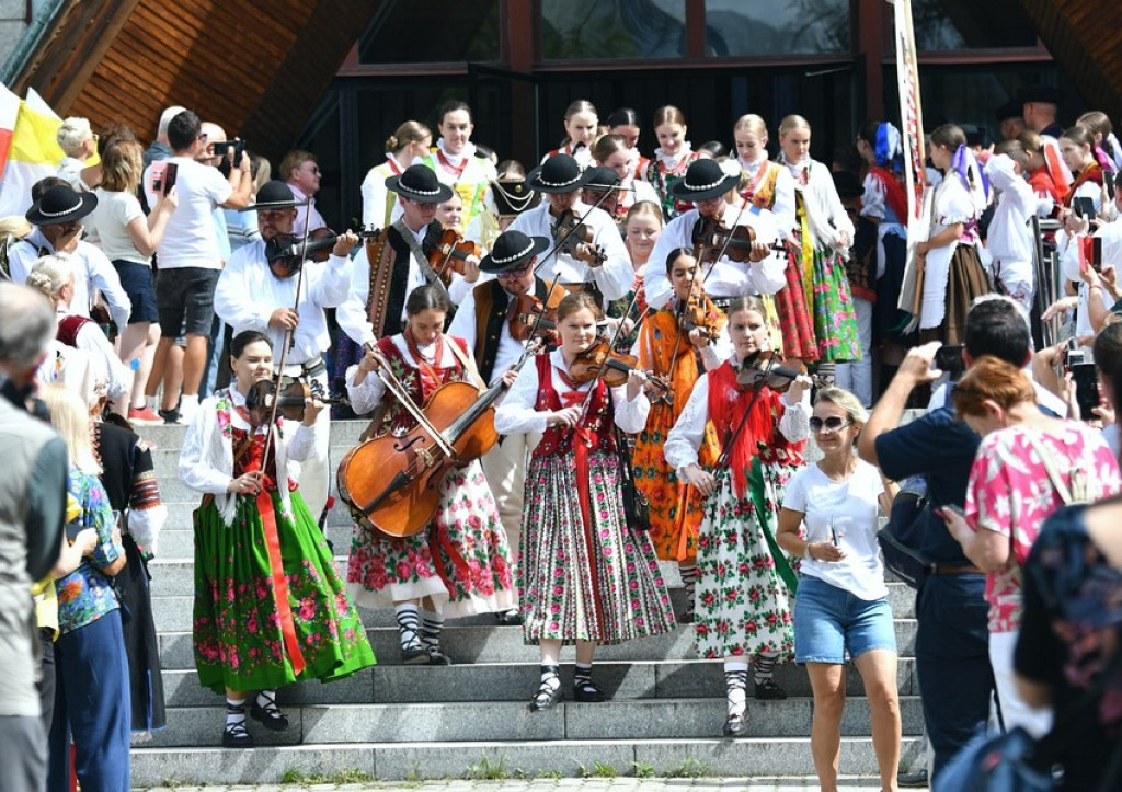 Festiwalowy korowód na Krupówkach