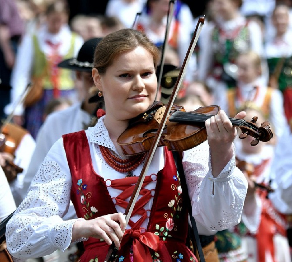 Festiwalowy korowód na Krupówkach