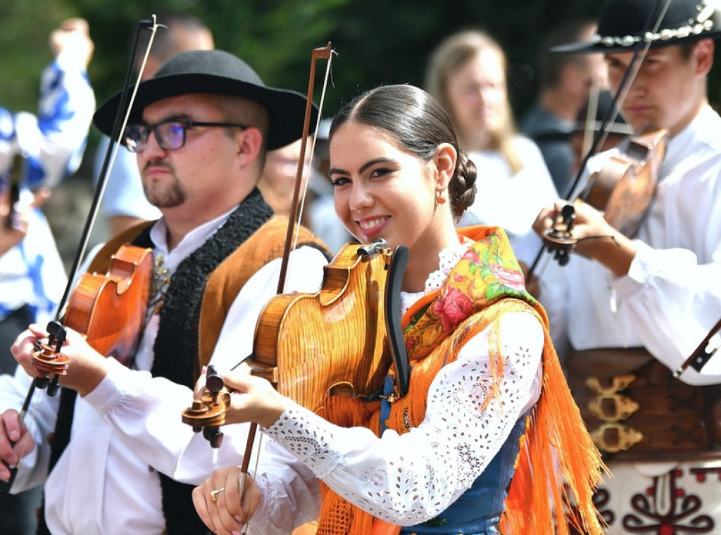 Festiwalowy korowód na Krupówkach
