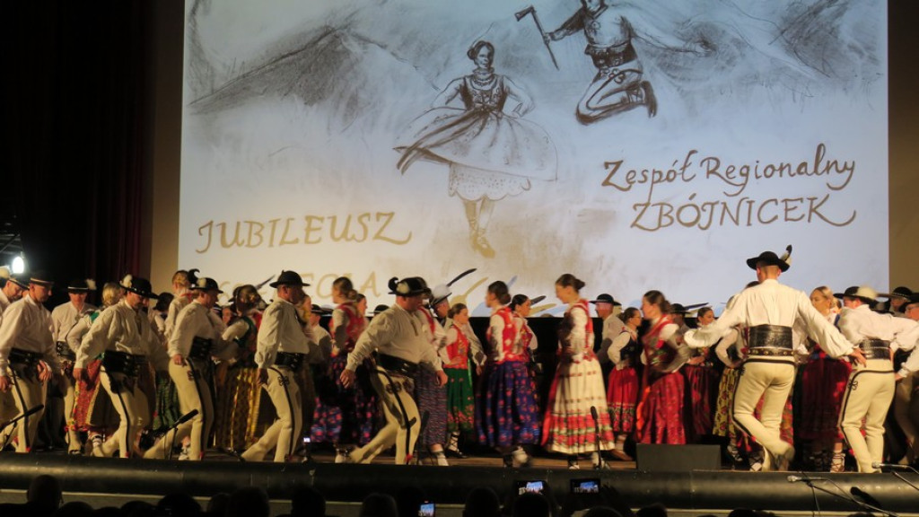 Zbójnicek ze Zębu tańczy, śpiewa i gra już 60 lat