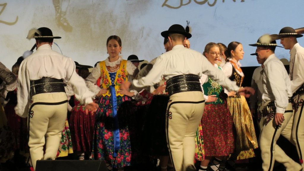 Zbójnicek ze Zębu tańczy, śpiewa i gra już 60 lat