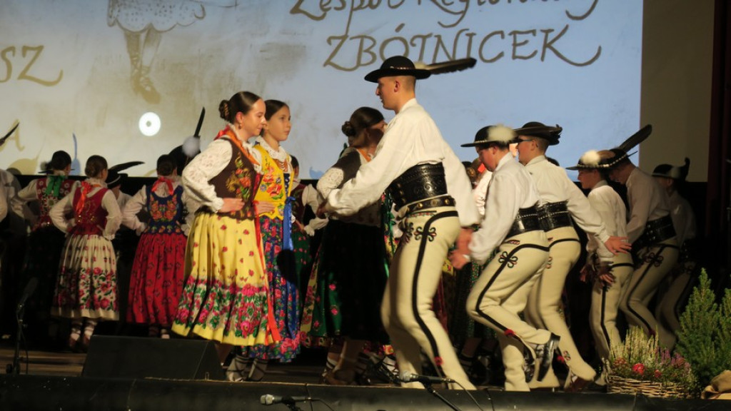 Zbójnicek ze Zębu tańczy, śpiewa i gra już 60 lat