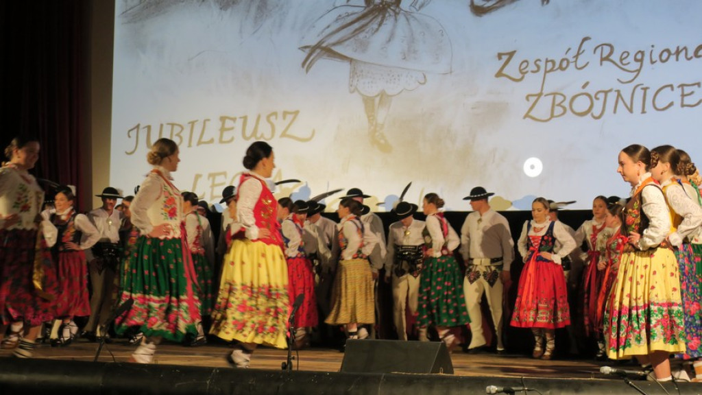 Zbójnicek ze Zębu tańczy, śpiewa i gra już 60 lat