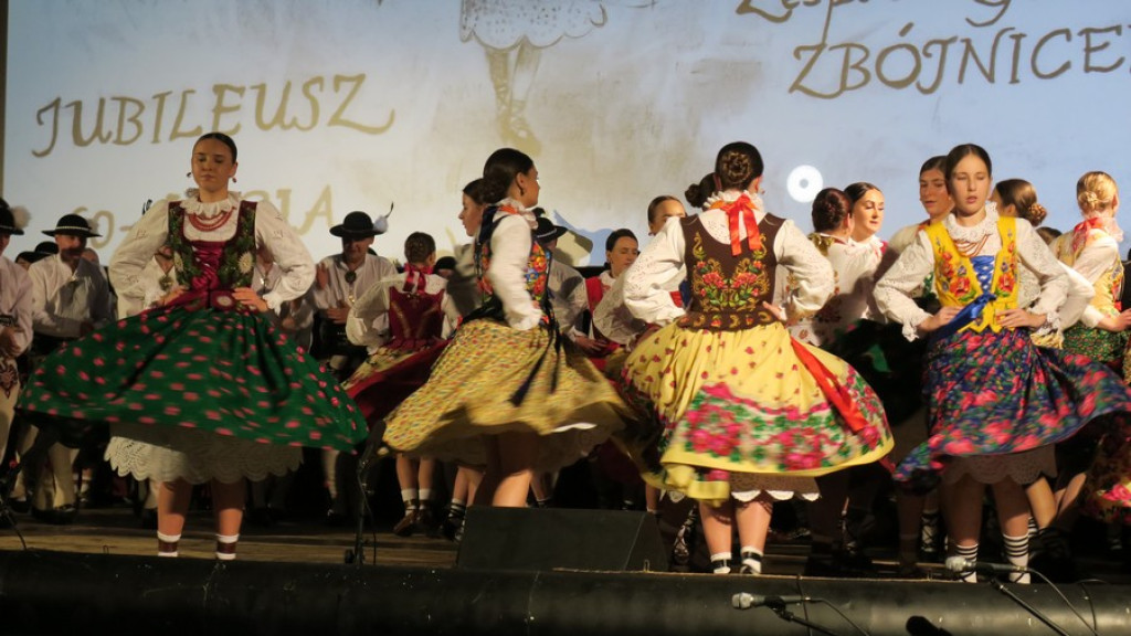 Zbójnicek ze Zębu tańczy, śpiewa i gra już 60 lat