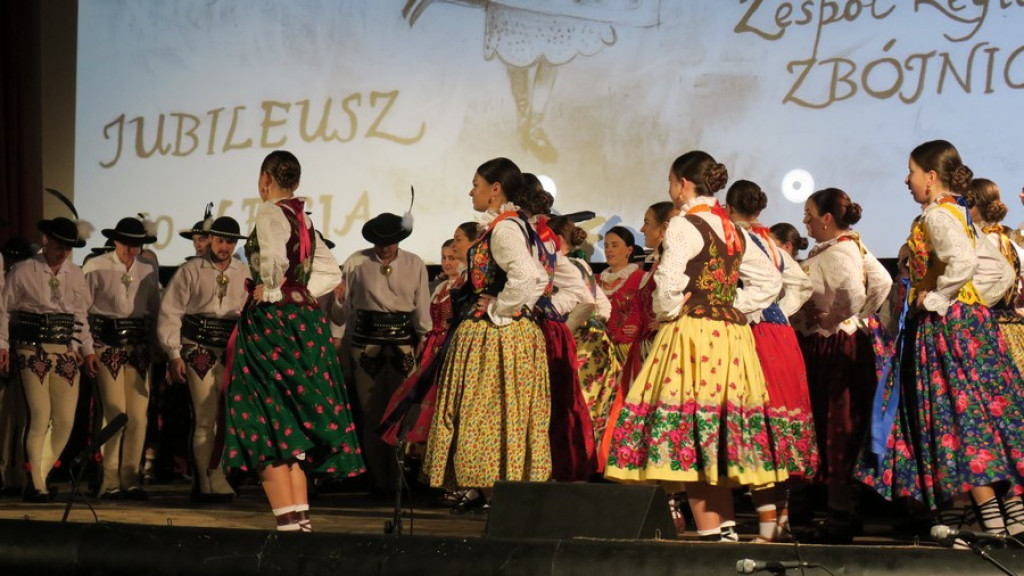 Zbójnicek ze Zębu tańczy, śpiewa i gra już 60 lat