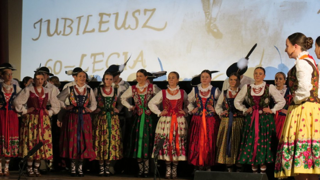 Zbójnicek ze Zębu tańczy, śpiewa i gra już 60 lat