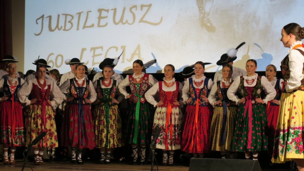 Zbójnicek ze Zębu tańczy, śpiewa i gra już 60 lat