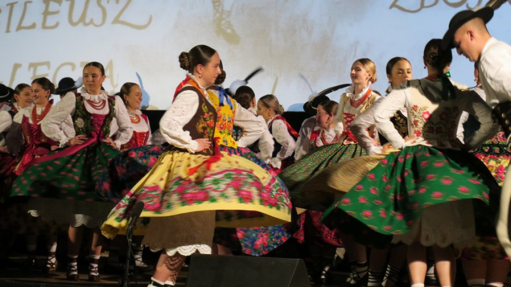 Zbójnicek ze Zębu tańczy, śpiewa i gra już 60 lat