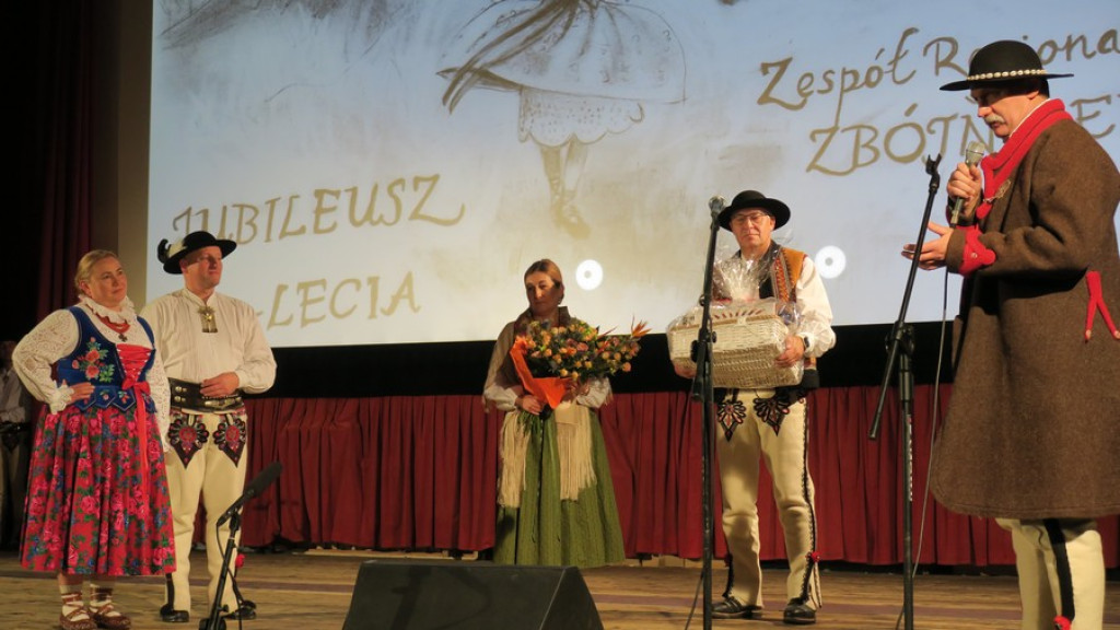 Zbójnicek ze Zębu tańczy, śpiewa i gra już 60 lat