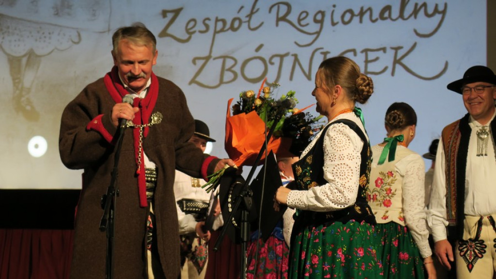 Zbójnicek ze Zębu tańczy, śpiewa i gra już 60 lat