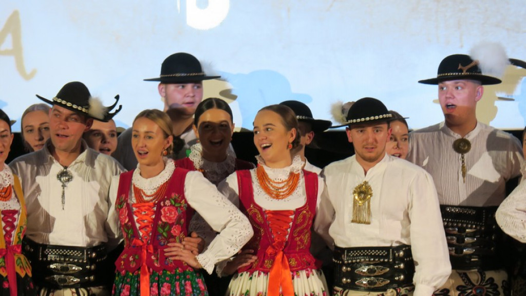 Zbójnicek ze Zębu tańczy, śpiewa i gra już 60 lat
