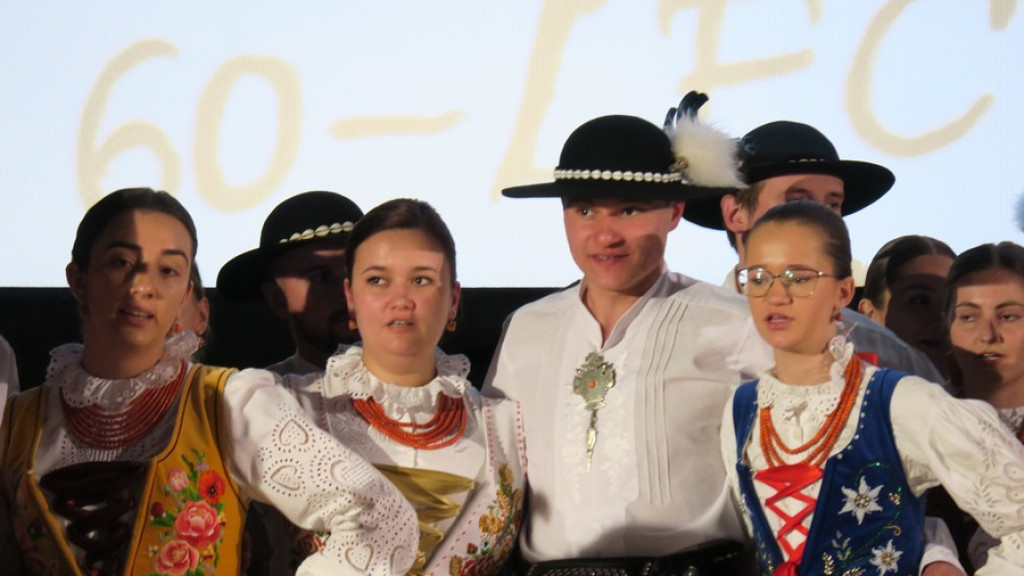 Zbójnicek ze Zębu tańczy, śpiewa i gra już 60 lat