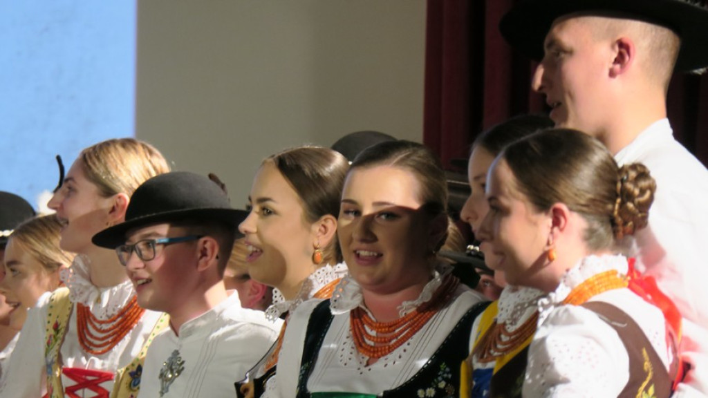Zbójnicek ze Zębu tańczy, śpiewa i gra już 60 lat