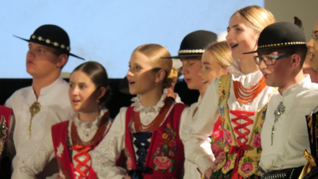 Zbójnicek ze Zębu tańczy, śpiewa i gra już 60 lat