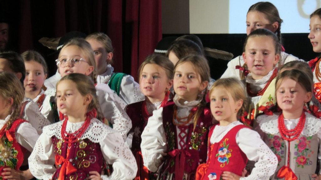 Zbójnicek ze Zębu tańczy, śpiewa i gra już 60 lat