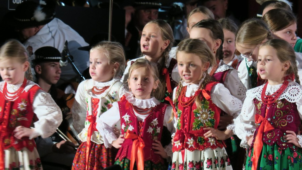 Zbójnicek ze Zębu tańczy, śpiewa i gra już 60 lat