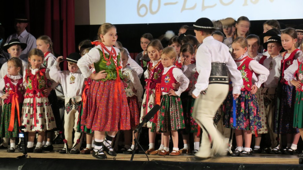 Zbójnicek ze Zębu tańczy, śpiewa i gra już 60 lat