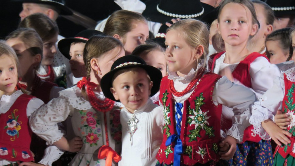 Zbójnicek ze Zębu tańczy, śpiewa i gra już 60 lat