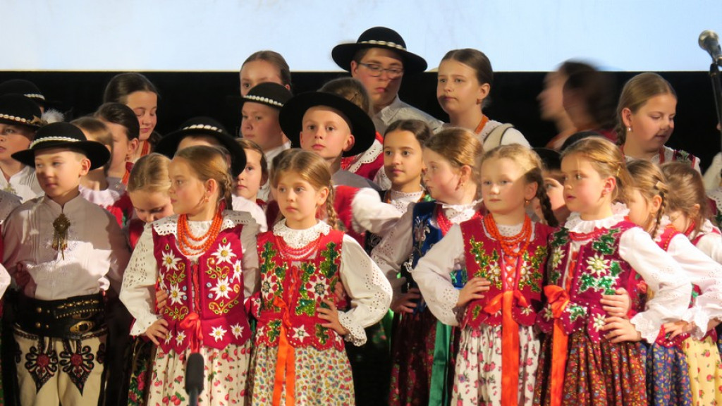 Zbójnicek ze Zębu tańczy, śpiewa i gra już 60 lat
