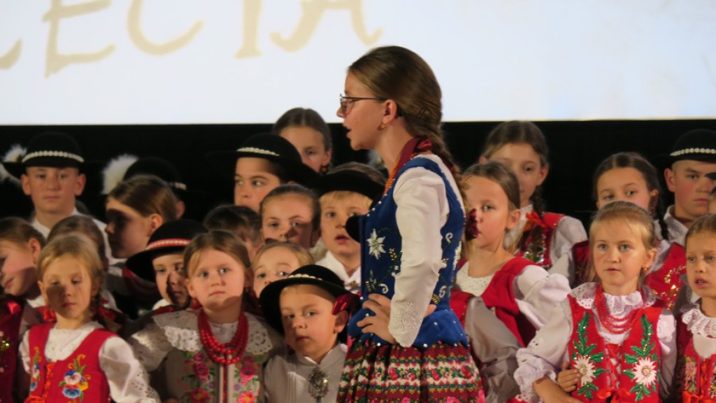 Zbójnicek ze Zębu tańczy, śpiewa i gra już 60 lat