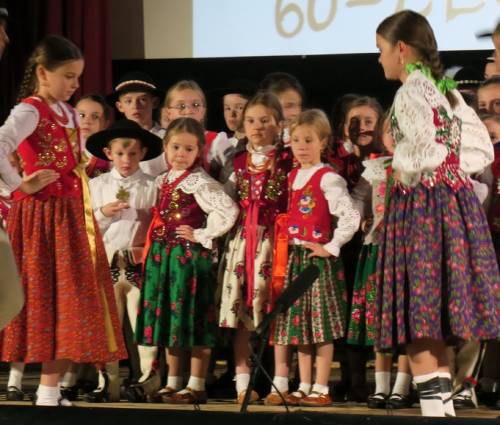 Zbójnicek ze Zębu tańczy, śpiewa i gra już 60 lat