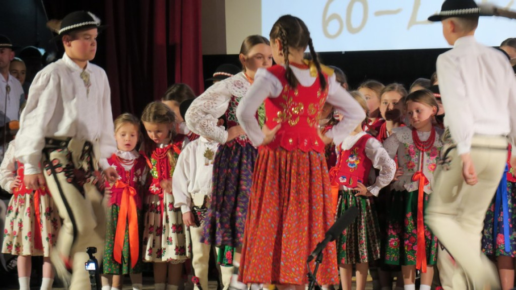 Zbójnicek ze Zębu tańczy, śpiewa i gra już 60 lat
