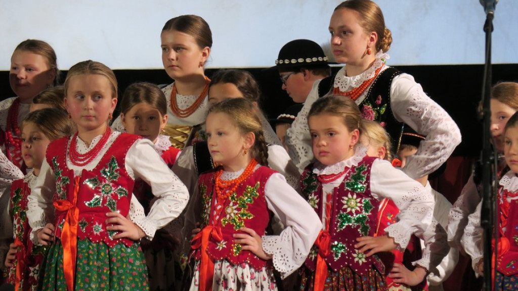 Zbójnicek ze Zębu tańczy, śpiewa i gra już 60 lat