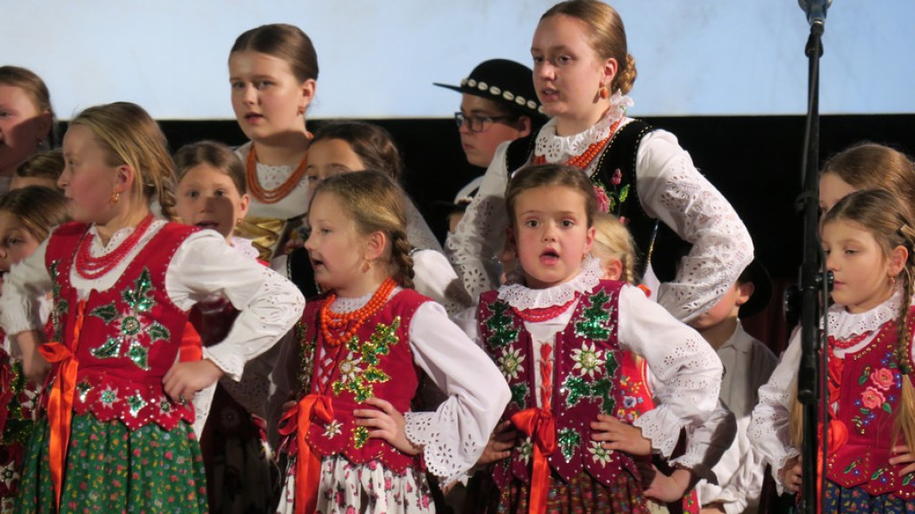 Zbójnicek ze Zębu tańczy, śpiewa i gra już 60 lat