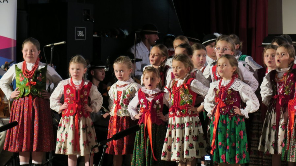Zbójnicek ze Zębu tańczy, śpiewa i gra już 60 lat