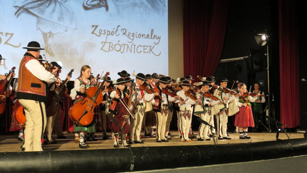 Zbójnicek ze Zębu tańczy, śpiewa i gra już 60 lat