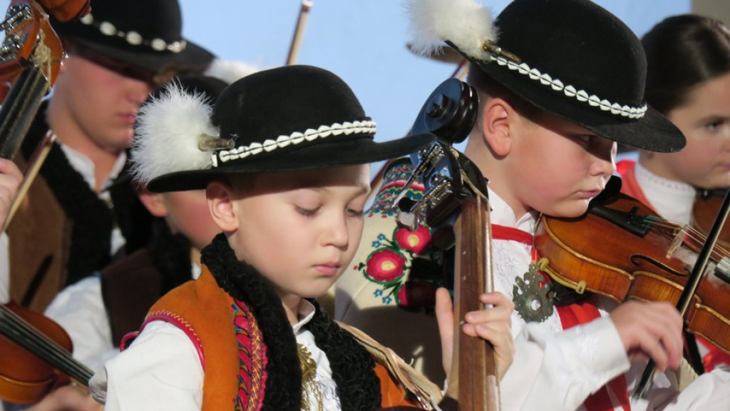 Zbójnicek ze Zębu tańczy, śpiewa i gra już 60 lat
