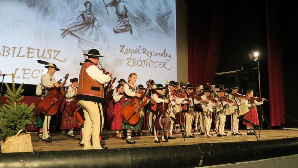 Zbójnicek ze Zębu tańczy, śpiewa i gra już 60 lat