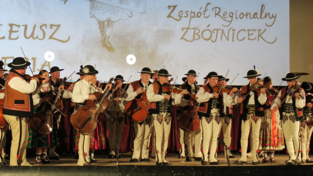 Zbójnicek ze Zębu tańczy, śpiewa i gra już 60 lat