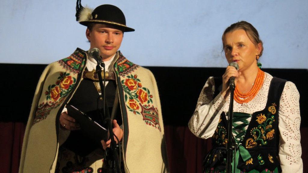 Zbójnicek ze Zębu tańczy, śpiewa i gra już 60 lat
