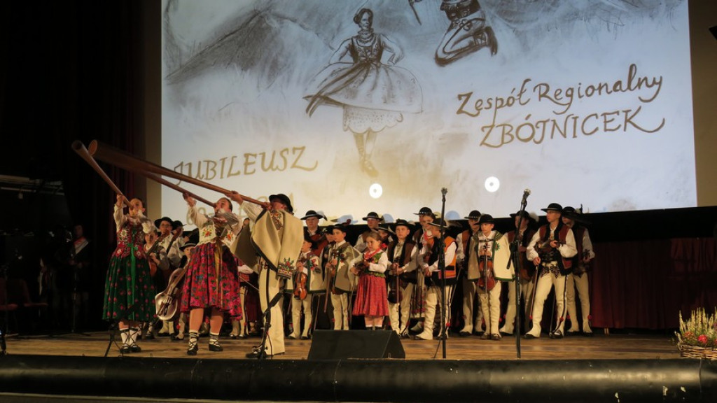 Zbójnicek ze Zębu tańczy, śpiewa i gra już 60 lat