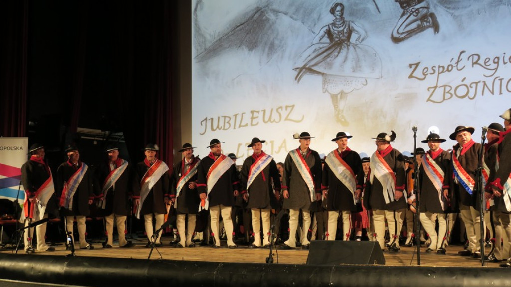 Zbójnicek ze Zębu tańczy, śpiewa i gra już 60 lat