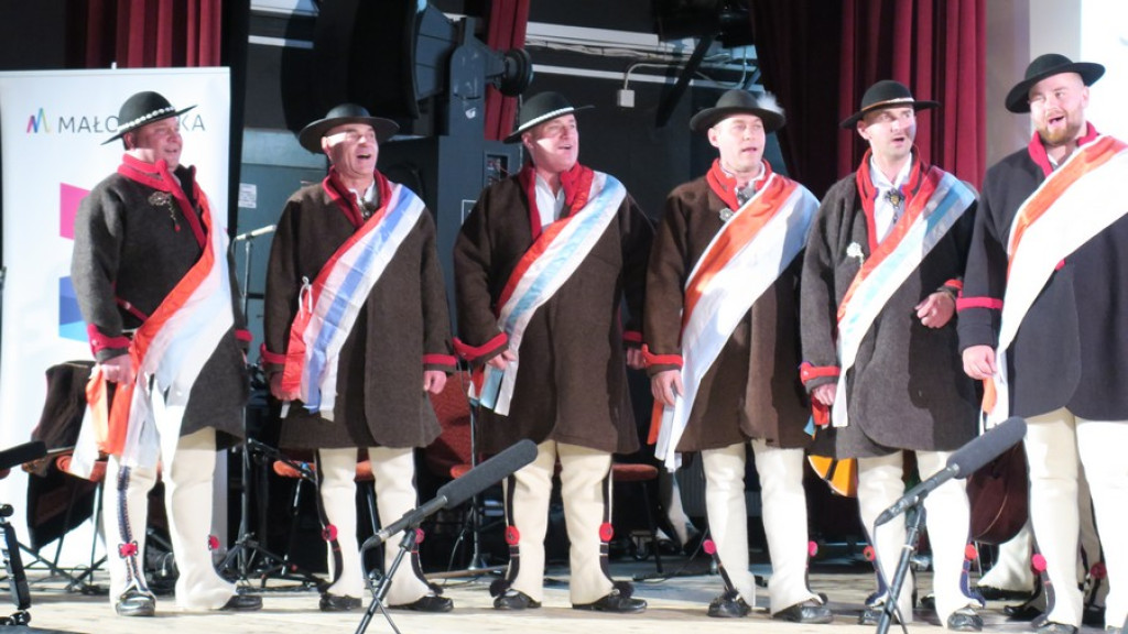 Zbójnicek ze Zębu tańczy, śpiewa i gra już 60 lat