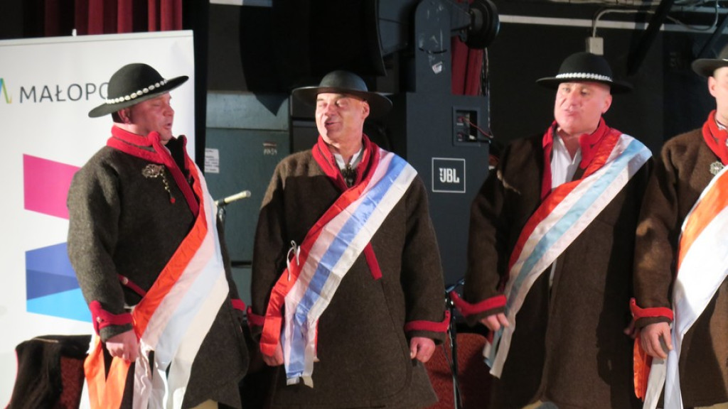 Zbójnicek ze Zębu tańczy, śpiewa i gra już 60 lat