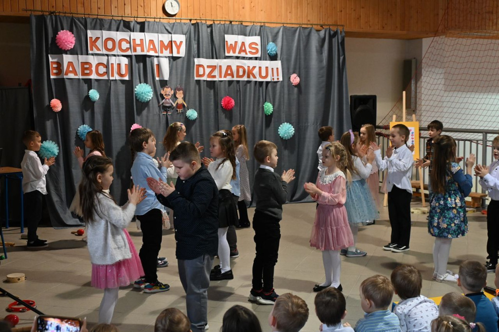 Dzień Babci i Dziadka w SP Ciche 1
