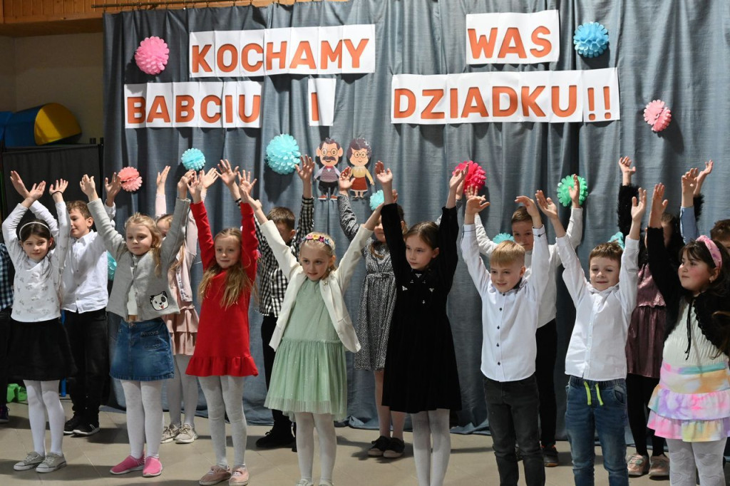 Dzień Babci i Dziadka w SP Ciche 1