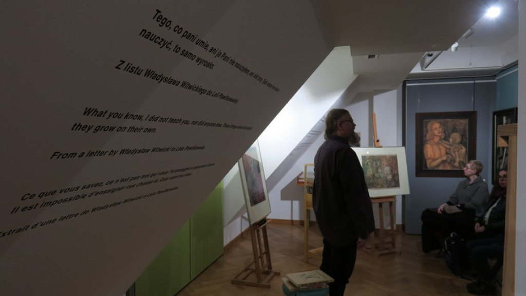 Odważnej Estery Karp wyprowadzanie z zapomnienia