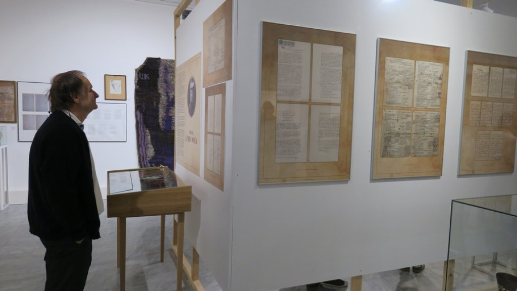 Szesnaście kobiet w Miejskiej Galerii Sztuki