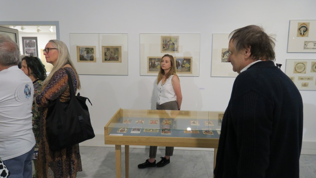 Szesnaście kobiet w Miejskiej Galerii Sztuki
