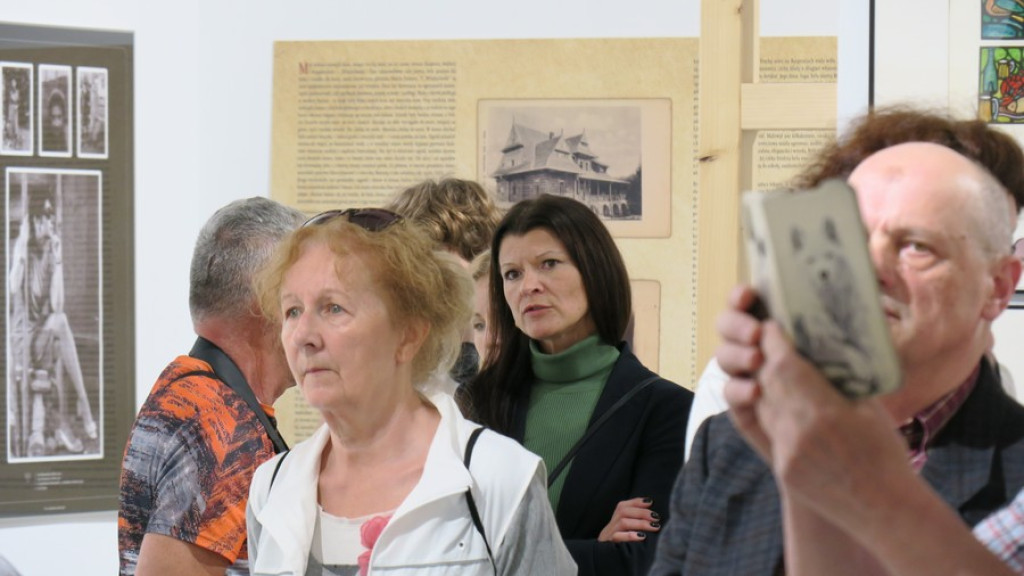 Szesnaście kobiet w Miejskiej Galerii Sztuki