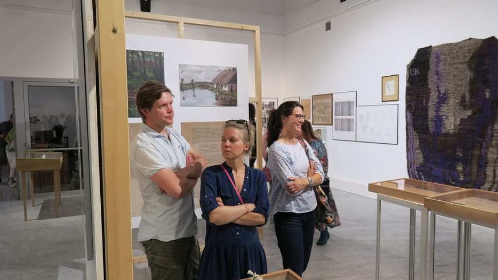 Szesnaście kobiet w Miejskiej Galerii Sztuki