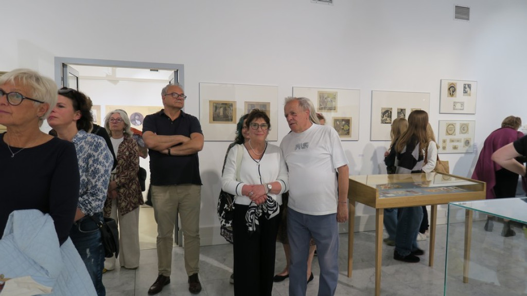 Szesnaście kobiet w Miejskiej Galerii Sztuki