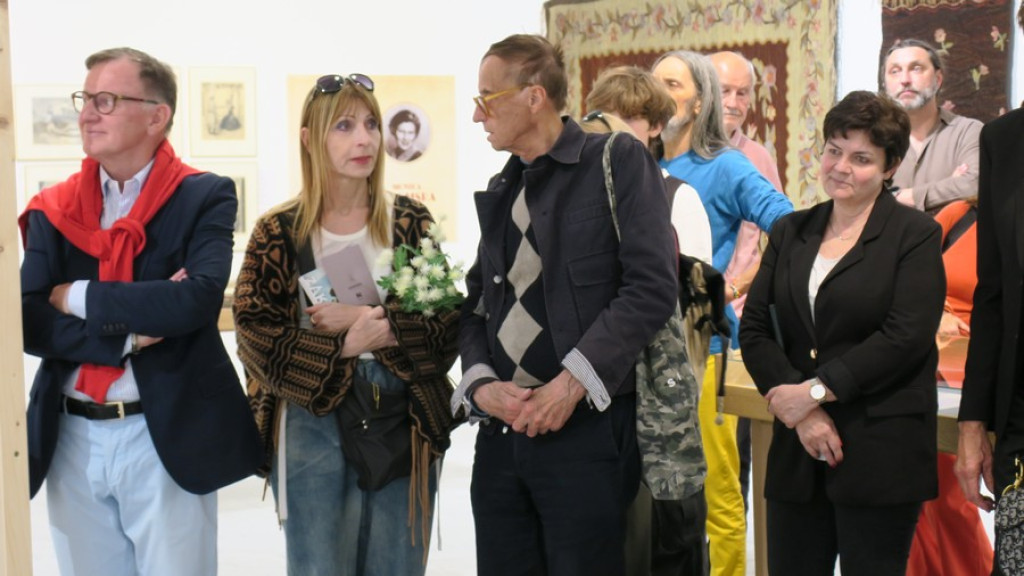 Szesnaście kobiet w Miejskiej Galerii Sztuki