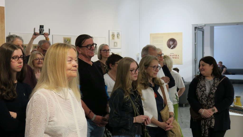 Szesnaście kobiet w Miejskiej Galerii Sztuki
