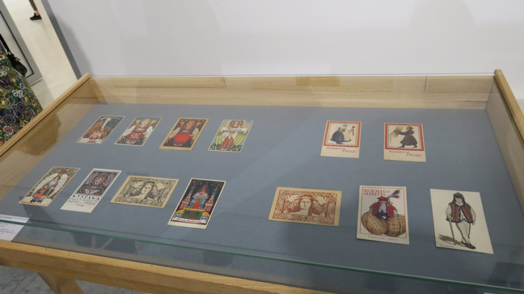 Szesnaście kobiet w Miejskiej Galerii Sztuki