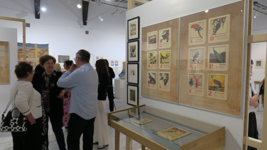 Szesnaście kobiet w Miejskiej Galerii Sztuki